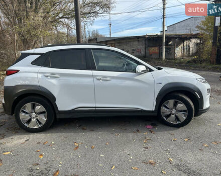 Білий Хендай Kona Electric, об'ємом двигуна 0 л та пробігом 59 тис. км за 15870 $, фото 3 на Automoto.ua