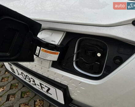 Белый Хендай Kona Electric, объемом двигателя 0 л и пробегом 58 тыс. км за 17499 $, фото 114 на Automoto.ua