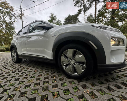 Белый Хендай Kona Electric, объемом двигателя 0 л и пробегом 103 тыс. км за 17999 $, фото 36 на Automoto.ua