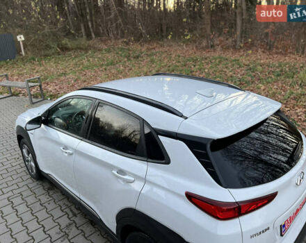 Белый Хендай Kona Electric, объемом двигателя 0 л и пробегом 136 тыс. км за 16950 $, фото 5 на Automoto.ua