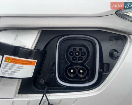 Білий Хендай Kona Electric, об'ємом двигуна 0 л та пробігом 158 тис. км за 16500 $, фото 35 на Automoto.ua