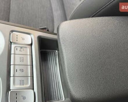 Білий Хендай Kona Electric, об'ємом двигуна 0 л та пробігом 64 тис. км за 14950 $, фото 65 на Automoto.ua