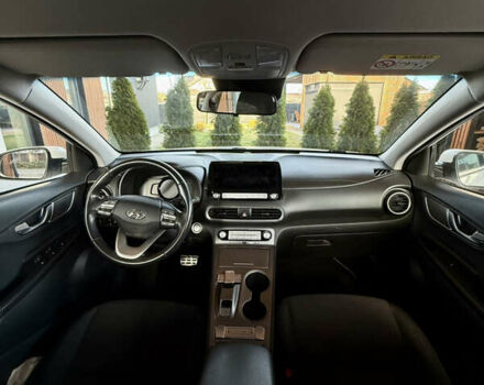 Белый Хендай Kona Electric, объемом двигателя 0 л и пробегом 95 тыс. км за 17500 $, фото 10 на Automoto.ua