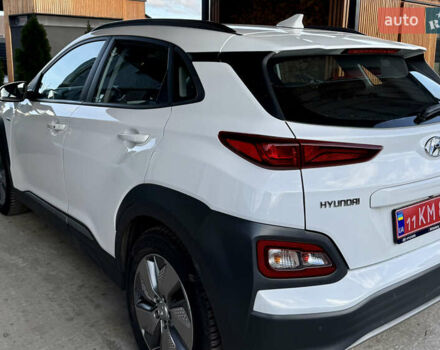 Белый Хендай Kona Electric, объемом двигателя 0 л и пробегом 95 тыс. км за 17500 $, фото 22 на Automoto.ua