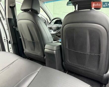 Белый Хендай Kona Electric, объемом двигателя 0 л и пробегом 92 тыс. км за 18983 $, фото 32 на Automoto.ua