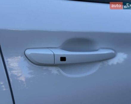 Белый Хендай Kona Electric, объемом двигателя 0 л и пробегом 80 тыс. км за 16900 $, фото 42 на Automoto.ua