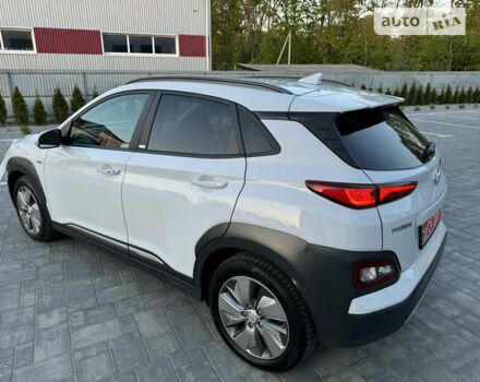 Білий Хендай Kona Electric, об'ємом двигуна 0 л та пробігом 88 тис. км за 19200 $, фото 20 на Automoto.ua