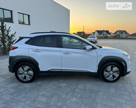 Білий Хендай Kona Electric, об'ємом двигуна 0 л та пробігом 88 тис. км за 19200 $, фото 33 на Automoto.ua