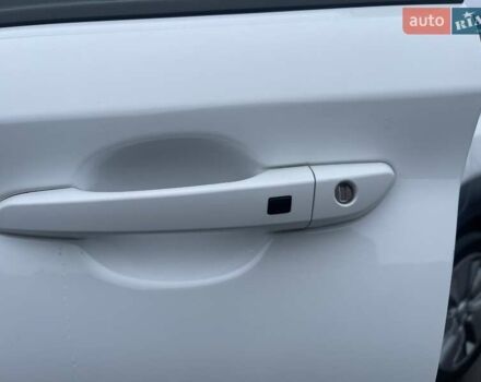 Білий Хендай Kona Electric, об'ємом двигуна 0 л та пробігом 158 тис. км за 16500 $, фото 36 на Automoto.ua