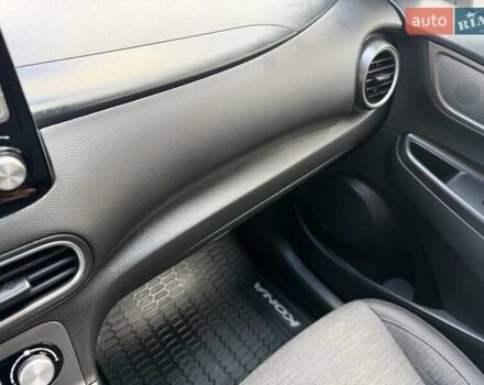 Білий Хендай Kona Electric, об'ємом двигуна 0 л та пробігом 64 тис. км за 14950 $, фото 97 на Automoto.ua