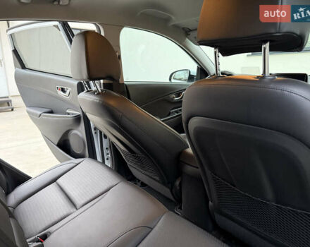 Белый Хендай Kona Electric, объемом двигателя 0 л и пробегом 96 тыс. км за 19500 $, фото 36 на Automoto.ua