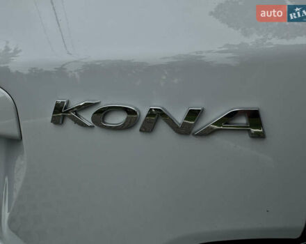 Белый Хендай Kona Electric, объемом двигателя 0 л и пробегом 103 тыс. км за 17999 $, фото 132 на Automoto.ua