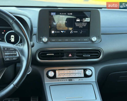 Белый Хендай Kona Electric, объемом двигателя 0 л и пробегом 80 тыс. км за 16900 $, фото 25 на Automoto.ua