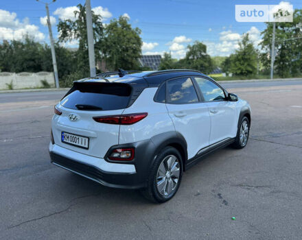 Белый Хендай Kona Electric, объемом двигателя 0 л и пробегом 85 тыс. км за 22500 $, фото 4 на Automoto.ua