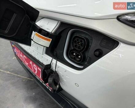 Белый Хендай Kona Electric, объемом двигателя 0 л и пробегом 92 тыс. км за 18983 $, фото 7 на Automoto.ua