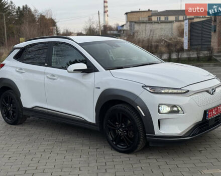 Білий Хендай Kona Electric, об'ємом двигуна 0 л та пробігом 81 тис. км за 18500 $, фото 6 на Automoto.ua