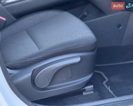 Белый Хендай Kona Electric, объемом двигателя 0 л и пробегом 80 тыс. км за 16900 $, фото 39 на Automoto.ua