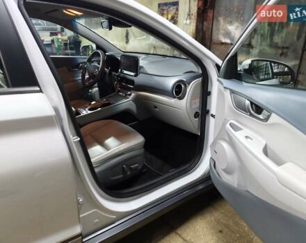 Білий Хендай Kona Electric, об'ємом двигуна 0 л та пробігом 78 тис. км за 17900 $, фото 32 на Automoto.ua