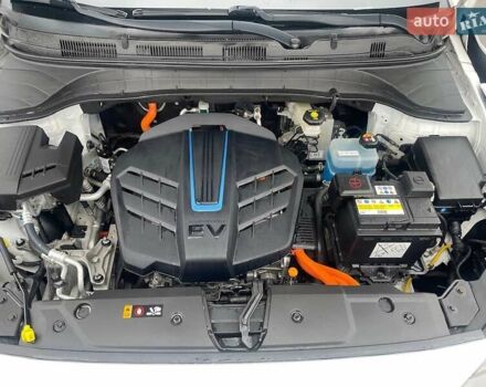 Білий Хендай Kona Electric, об'ємом двигуна 0 л та пробігом 158 тис. км за 16500 $, фото 33 на Automoto.ua