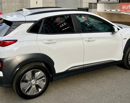 Белый Хендай Kona Electric, объемом двигателя 0 л и пробегом 115 тыс. км за 16900 $, фото 28 на Automoto.ua