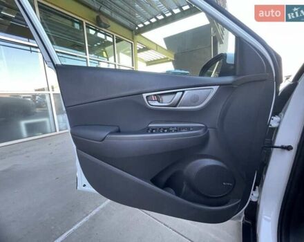 Білий Хендай Kona Electric, об'ємом двигуна 0 л та пробігом 13 тис. км за 8600 $, фото 14 на Automoto.ua