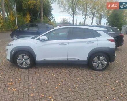 Белый Хендай Kona Electric, объемом двигателя 0 л и пробегом 124 тыс. км за 17600 $, фото 2 на Automoto.ua