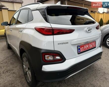 Білий Хендай Kona Electric, об'ємом двигуна 0 л та пробігом 64 тис. км за 14950 $, фото 5 на Automoto.ua