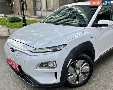 Белый Хендай Kona Electric, объемом двигателя 0 л и пробегом 115 тыс. км за 16900 $, фото 4 на Automoto.ua