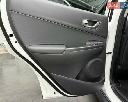 Белый Хендай Kona Electric, объемом двигателя 0 л и пробегом 92 тыс. км за 18983 $, фото 26 на Automoto.ua