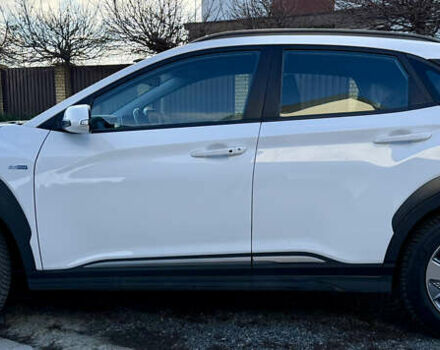 Белый Хендай Kona Electric, объемом двигателя 0 л и пробегом 95 тыс. км за 17500 $, фото 8 на Automoto.ua
