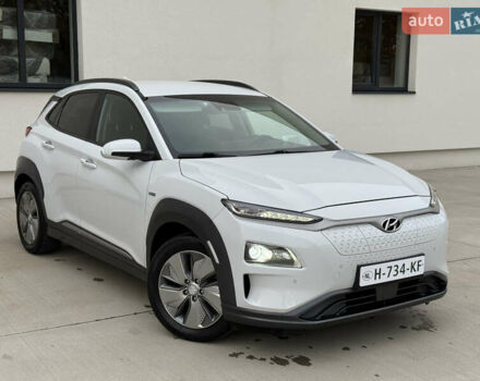Белый Хендай Kona Electric, объемом двигателя 0 л и пробегом 96 тыс. км за 19500 $, фото 7 на Automoto.ua