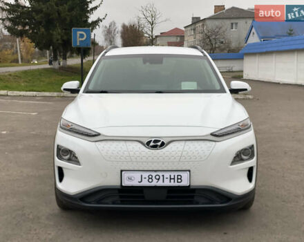 Белый Хендай Kona Electric, объемом двигателя 0 л и пробегом 166 тыс. км за 16900 $, фото 1 на Automoto.ua