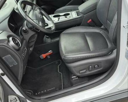 Белый Хендай Kona Electric, объемом двигателя 0 л и пробегом 82 тыс. км за 20437 $, фото 7 на Automoto.ua