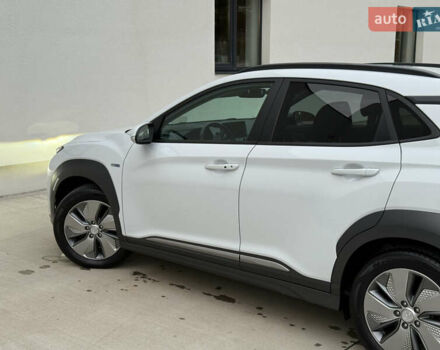 Белый Хендай Kona Electric, объемом двигателя 0 л и пробегом 96 тыс. км за 19500 $, фото 26 на Automoto.ua