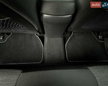 Белый Хендай Kona Electric, объемом двигателя 0 л и пробегом 58 тыс. км за 17499 $, фото 87 на Automoto.ua