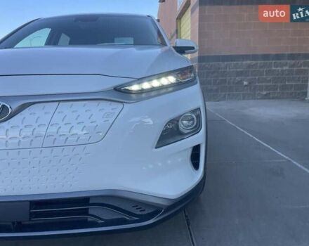 Білий Хендай Kona Electric, об'ємом двигуна 0 л та пробігом 13 тис. км за 8600 $, фото 8 на Automoto.ua
