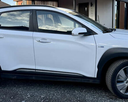 Белый Хендай Kona Electric, объемом двигателя 0 л и пробегом 95 тыс. км за 17500 $, фото 5 на Automoto.ua