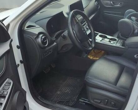 Білий Хендай Kona Electric, об'ємом двигуна 0 л та пробігом 59 тис. км за 23500 $, фото 11 на Automoto.ua