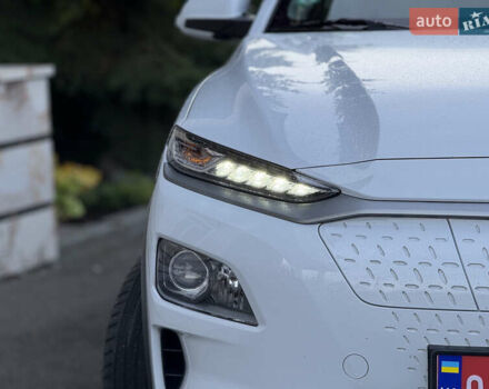 Белый Хендай Kona Electric, объемом двигателя 0 л и пробегом 150 тыс. км за 16960 $, фото 7 на Automoto.ua
