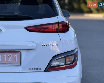 Белый Хендай Kona Electric, объемом двигателя 0 л и пробегом 80 тыс. км за 16900 $, фото 20 на Automoto.ua