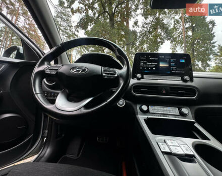 Белый Хендай Kona Electric, объемом двигателя 0 л и пробегом 103 тыс. км за 17999 $, фото 112 на Automoto.ua