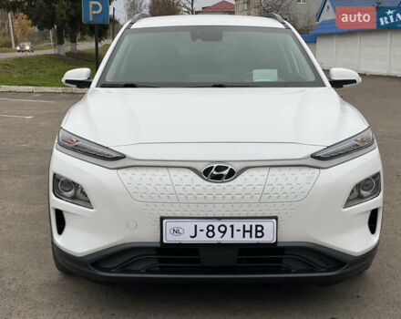 Белый Хендай Kona Electric, объемом двигателя 0 л и пробегом 166 тыс. км за 16900 $, фото 11 на Automoto.ua