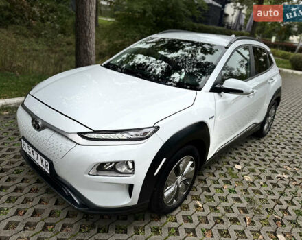 Белый Хендай Kona Electric, объемом двигателя 0 л и пробегом 103 тыс. км за 17999 $, фото 133 на Automoto.ua