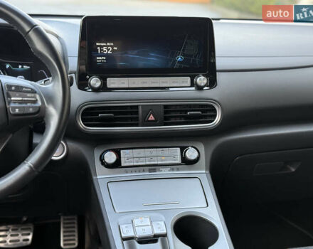 Белый Хендай Kona Electric, объемом двигателя 0 л и пробегом 150 тыс. км за 16960 $, фото 30 на Automoto.ua