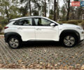 Белый Хендай Kona Electric, объемом двигателя 0 л и пробегом 58 тыс. км за 17499 $, фото 2 на Automoto.ua