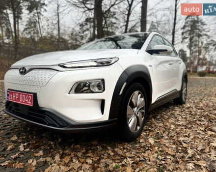 Белый Хендай Kona Electric, объемом двигателя 0 л и пробегом 59 тыс. км за 16900 $, фото 10 на Automoto.ua