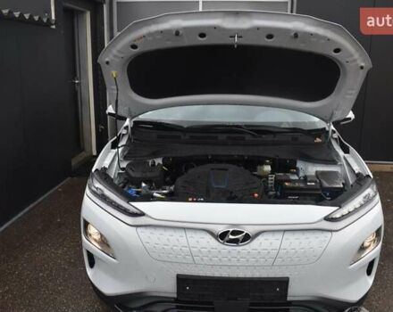 Білий Хендай Kona Electric, об'ємом двигуна 0 л та пробігом 15 тис. км за 15950 $, фото 14 на Automoto.ua