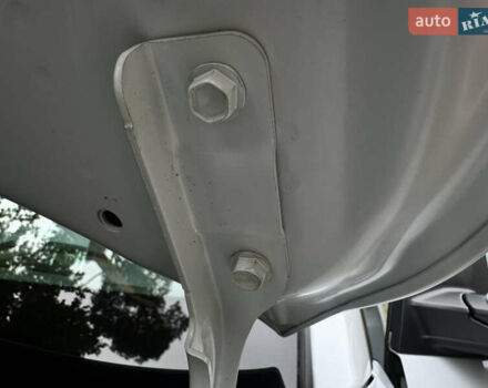 Белый Хендай Kona Electric, объемом двигателя 0 л и пробегом 103 тыс. км за 17999 $, фото 90 на Automoto.ua