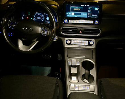 Белый Хендай Kona Electric, объемом двигателя 0 л и пробегом 115 тыс. км за 16900 $, фото 67 на Automoto.ua