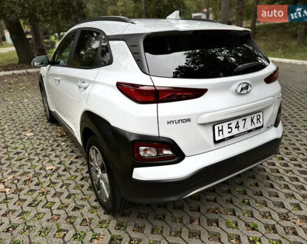 Белый Хендай Kona Electric, объемом двигателя 0 л и пробегом 103 тыс. км за 17999 $, фото 117 на Automoto.ua